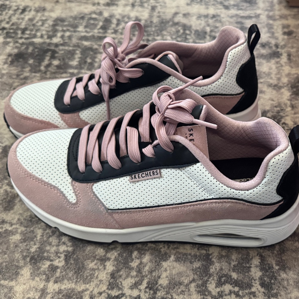 Skechers Women's Blush and White Sneakers